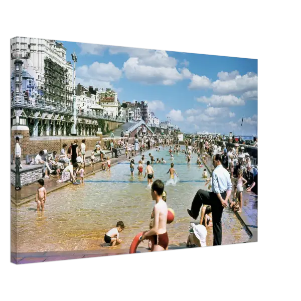 Kids seafront paddling pool Brighton 1960s - Canvas Print